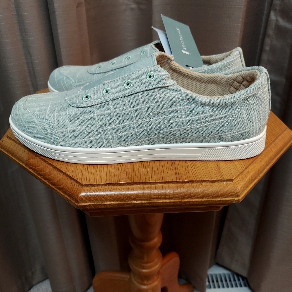 NWT Revitalign Santa Margarita Slip On Sneakers Size 8.5B - Picture 4 of 6